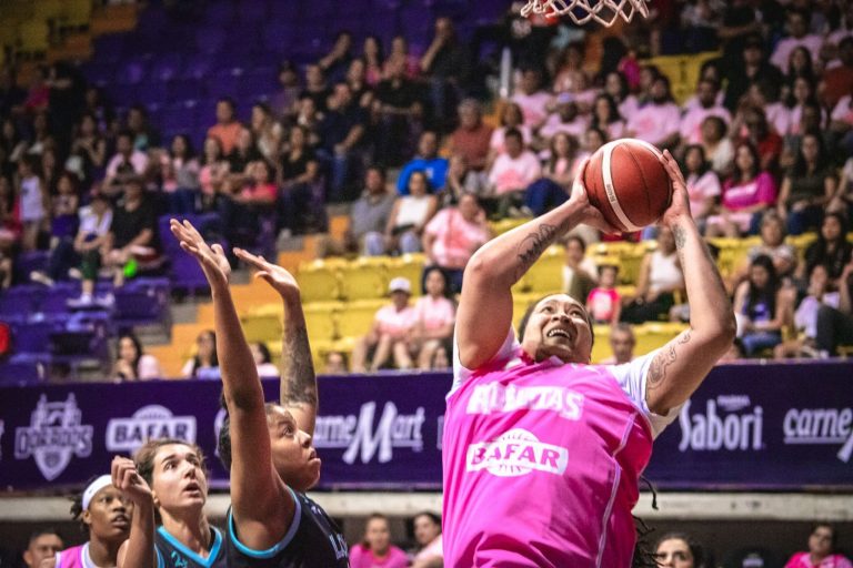 Arrollador inicio para Adelitas