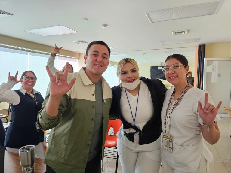 Imparten taller de Lengua de Señas Mexicana a personal del Hospital Infantil