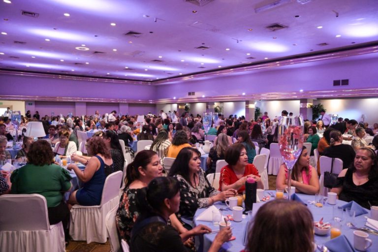 Festejan a 500 mamás promotoras de centros comunitarios de la ciudad Chihuahua