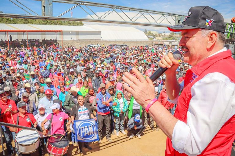 Miles respaldan a Mario Vázquez en Balleza