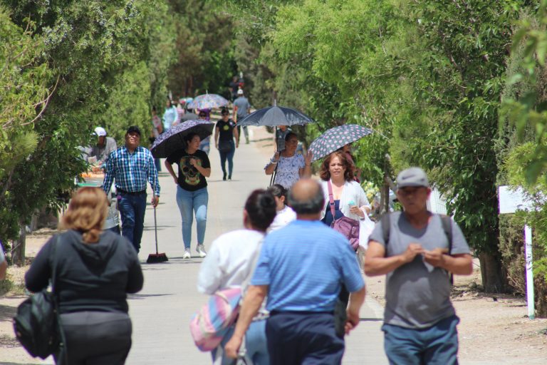 Reciben panteones municipales más de 16 mil personas del 10 al 12 de mayo