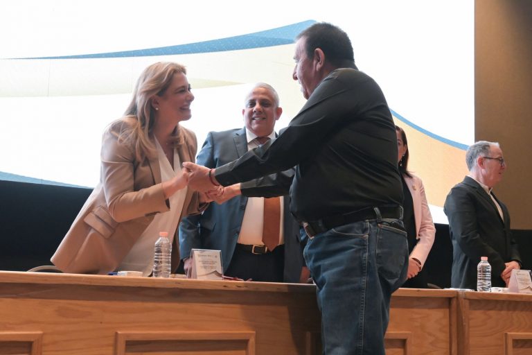 Reconoce Gobernadora trayectoria de 478 docentes de la Sección 8 del SNTE