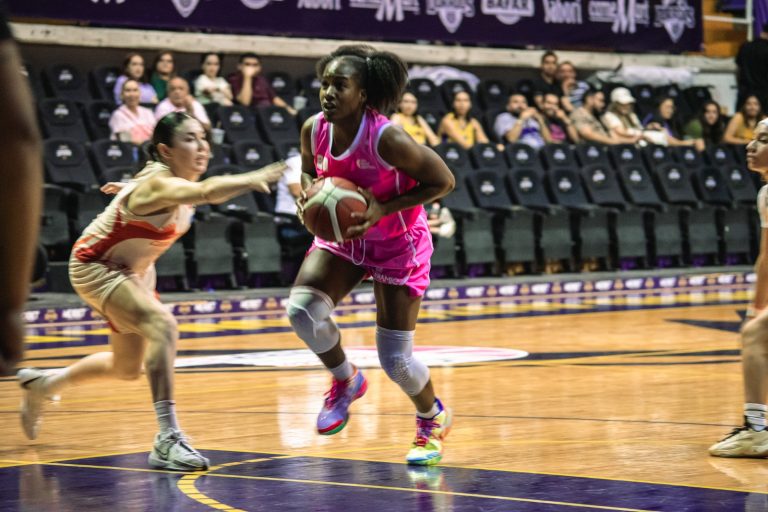 Adelitas siguen invictas