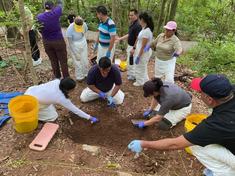 Capacitan en Tennessee a especialistas de FGE en procesamiento de inhumaciones clandestinas