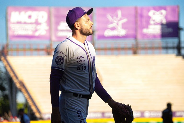 Dorados divide triunfos con Indios