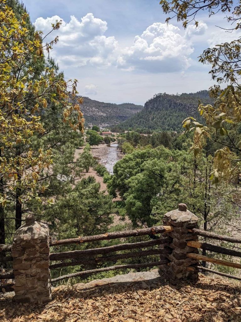 Calor y lluvias dispersas para este martes