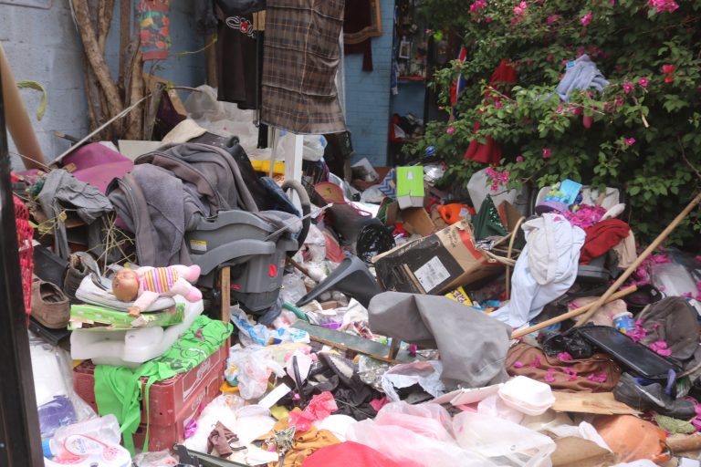 Limpian vivienda de acumulador