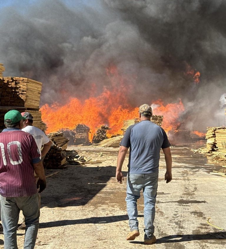 Despliega Protección Civil Estatal operativo de apoyo contra incendio en Madera