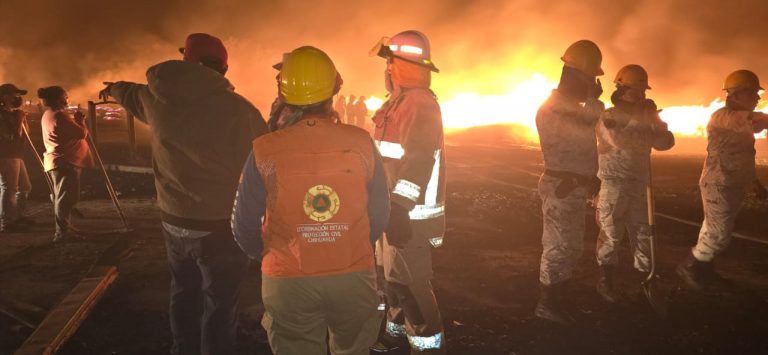 Contienen cuerpos de emergencia incendio en aserradero de Madera; inicia evaluación de daños
