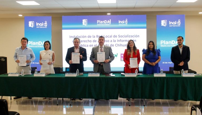 Firma Ichitaip acta de formalización de Red de Socialización de derecho a la información