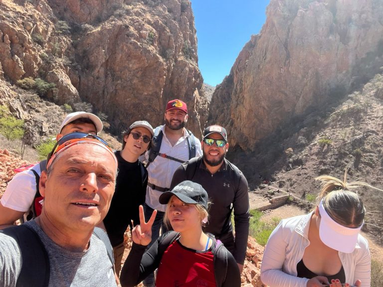 Realiza Facultad de Ciencias de la Cultura Física senderismo en el Ejido Sierra Azul