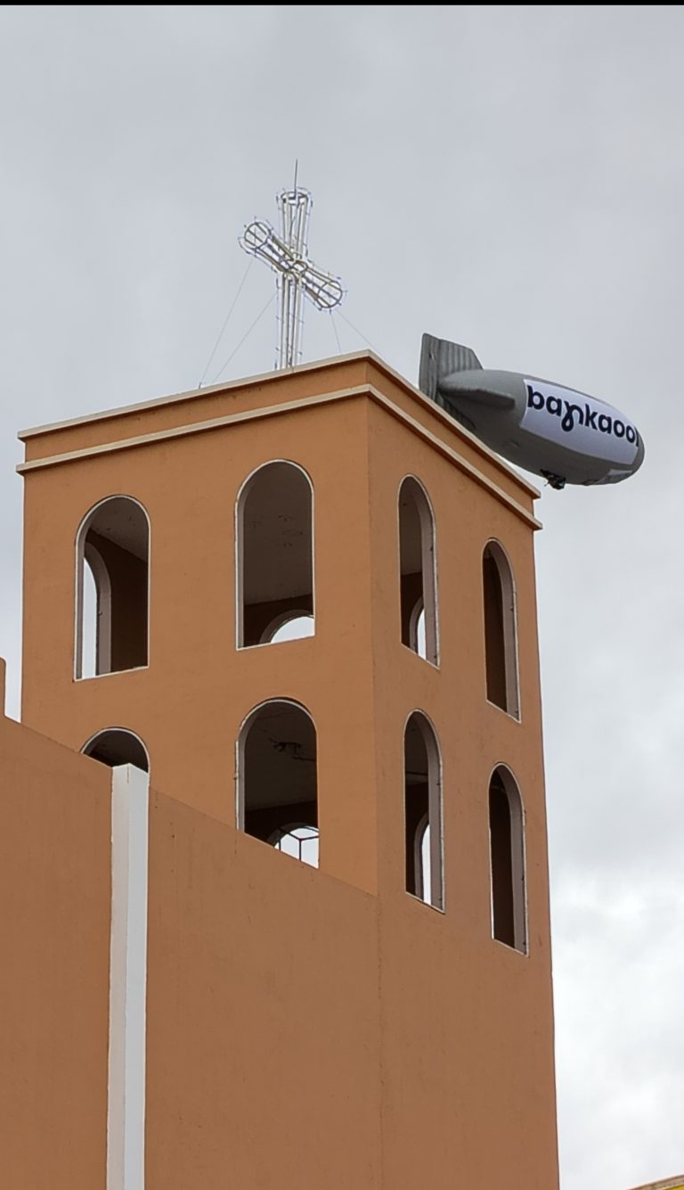 ¡Santo cielo! Hay un dirigible volando sobre Chihuahua