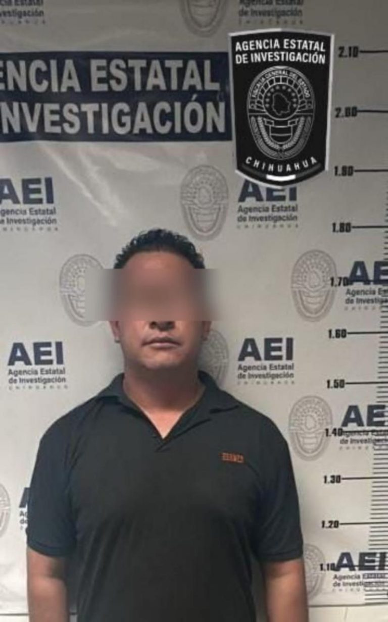 Vinculan a policía municipal y a civil, detenidos con droga y armas de fuego