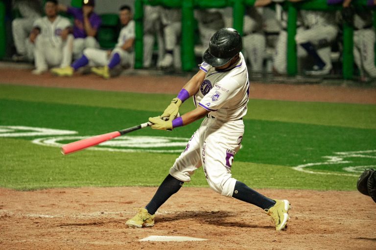 Dorados le pega a Manzaneros