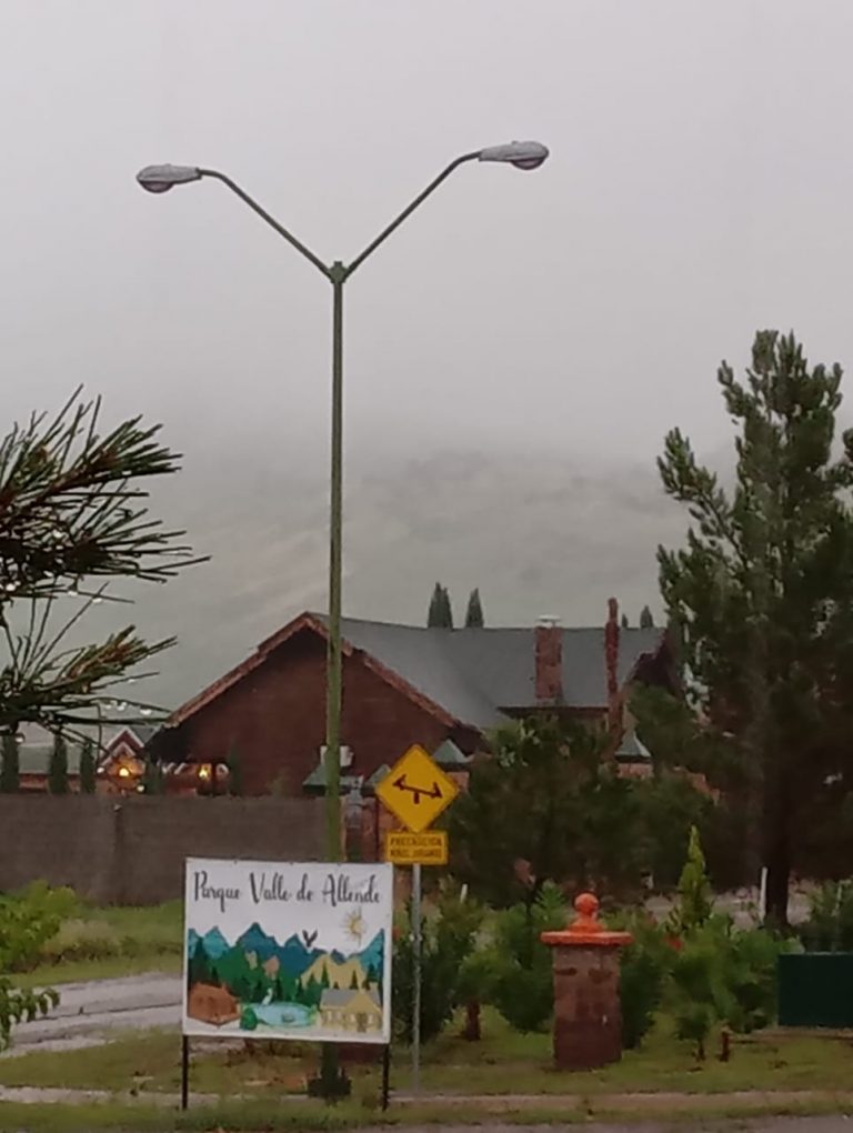 Torbellinos, calor y lluvias aisladas para este martes