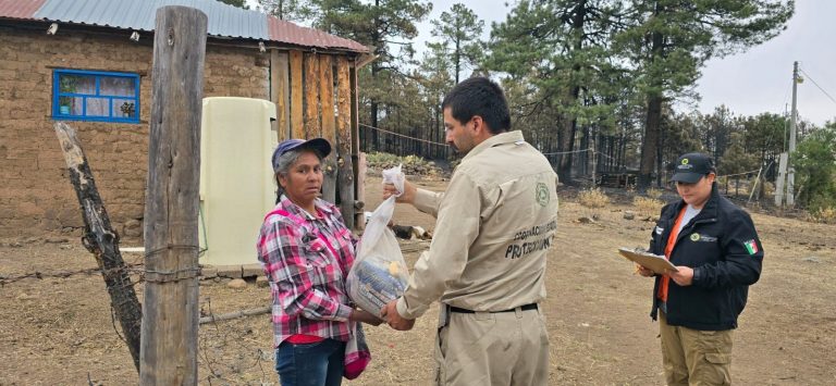 Mantiene Protección Civil entrega de apoyos en comunidades afectadas por incendios forestales y sequía 