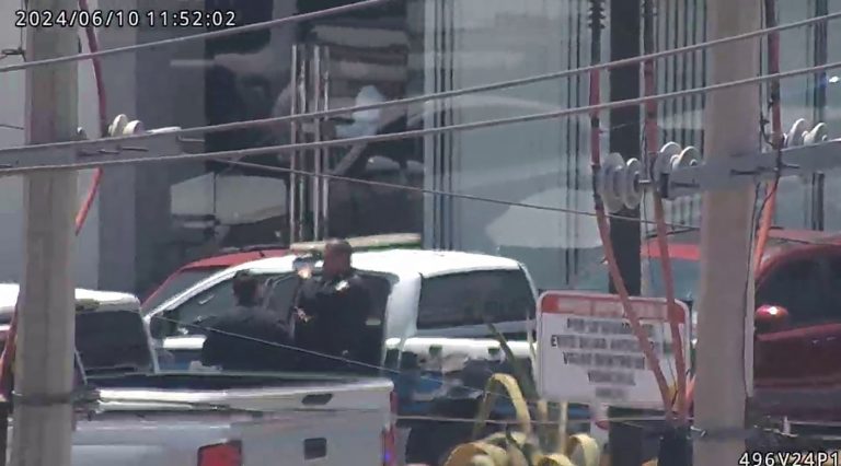 Cae presunto agresor que provocó daños a institución bancaria