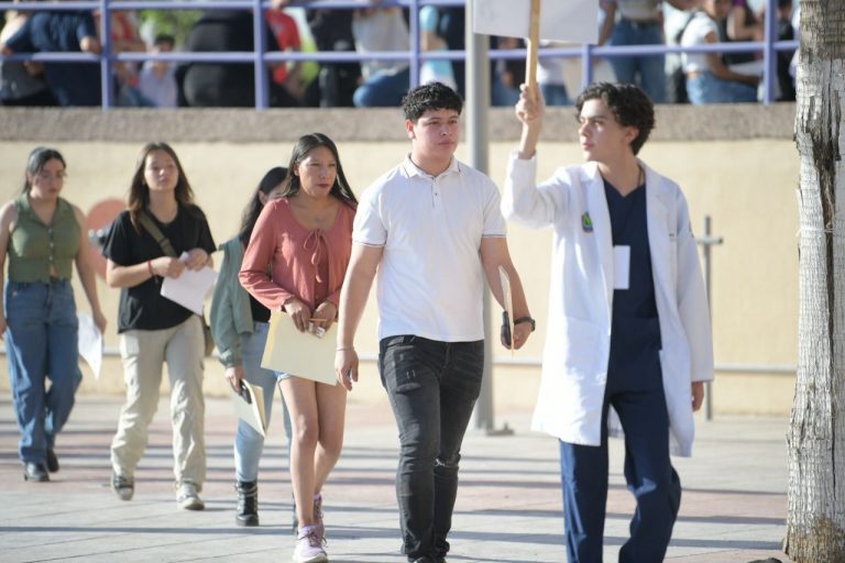 Más de diez mil estudiantes realizan examen de admisión en la UACH