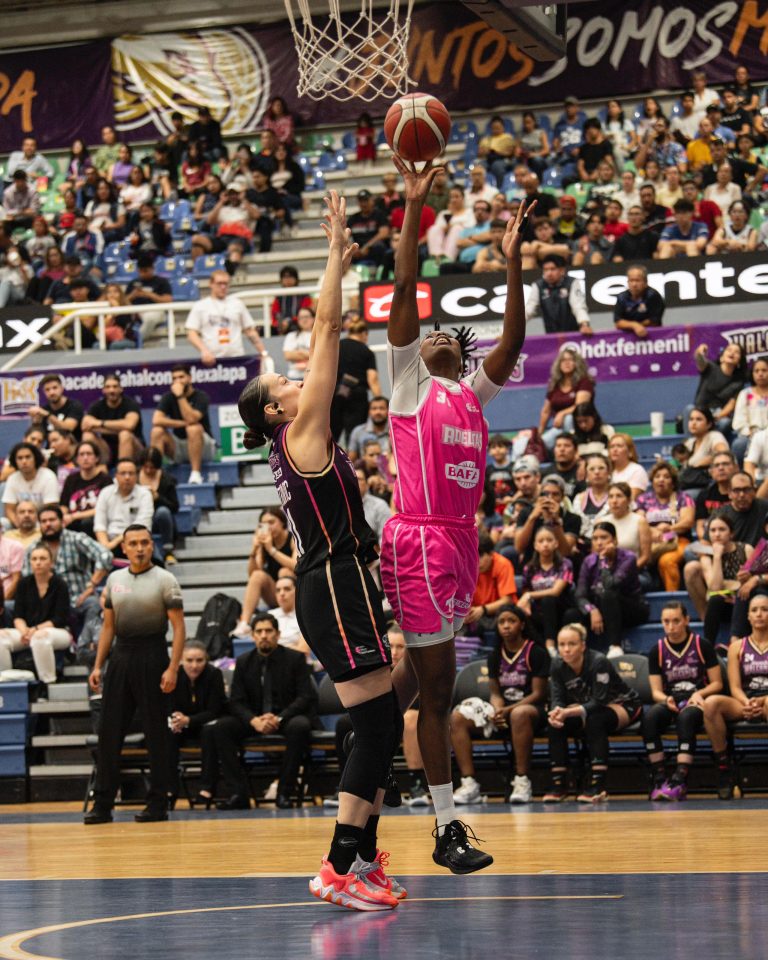 Adelitas se adueñan del nido