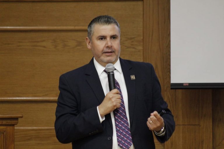 Ofrece conferencia Comisionado Sergio Rafael Facio en Seminario de la Red Jurídica de Universidades Públicas