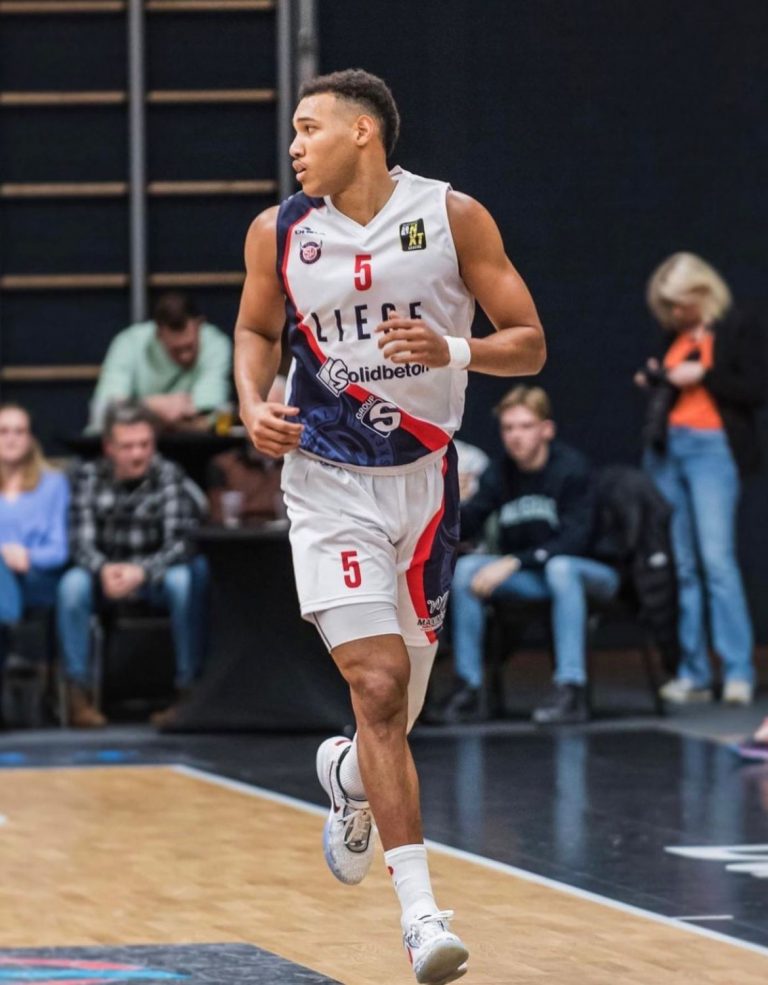 A.J. John nuevo fichaje Dorado