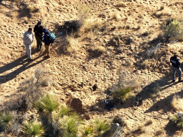 Buscan a persona desaparecida en el desierto
