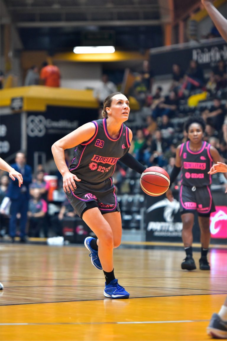 Adelitas amarra liderato general