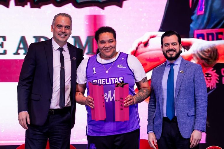 Danielle Adams nombrada la MVP extranjera