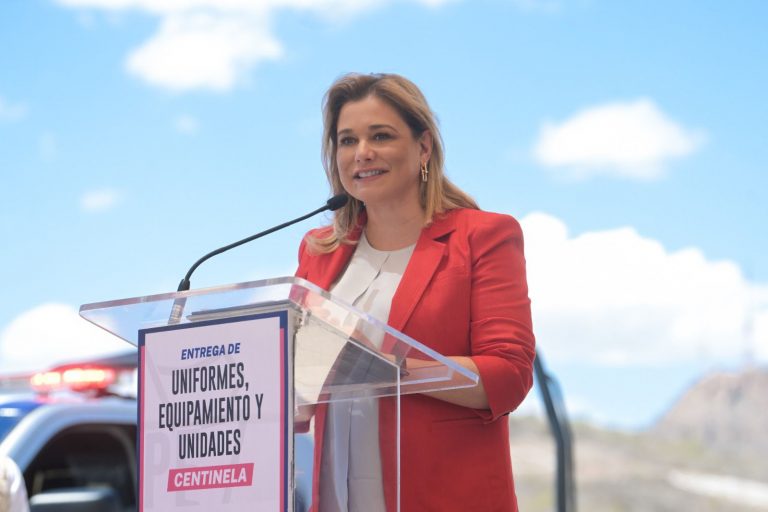 Entrega Maru Campos uniformes, equipamiento y unidades policiacas a 49 municipios