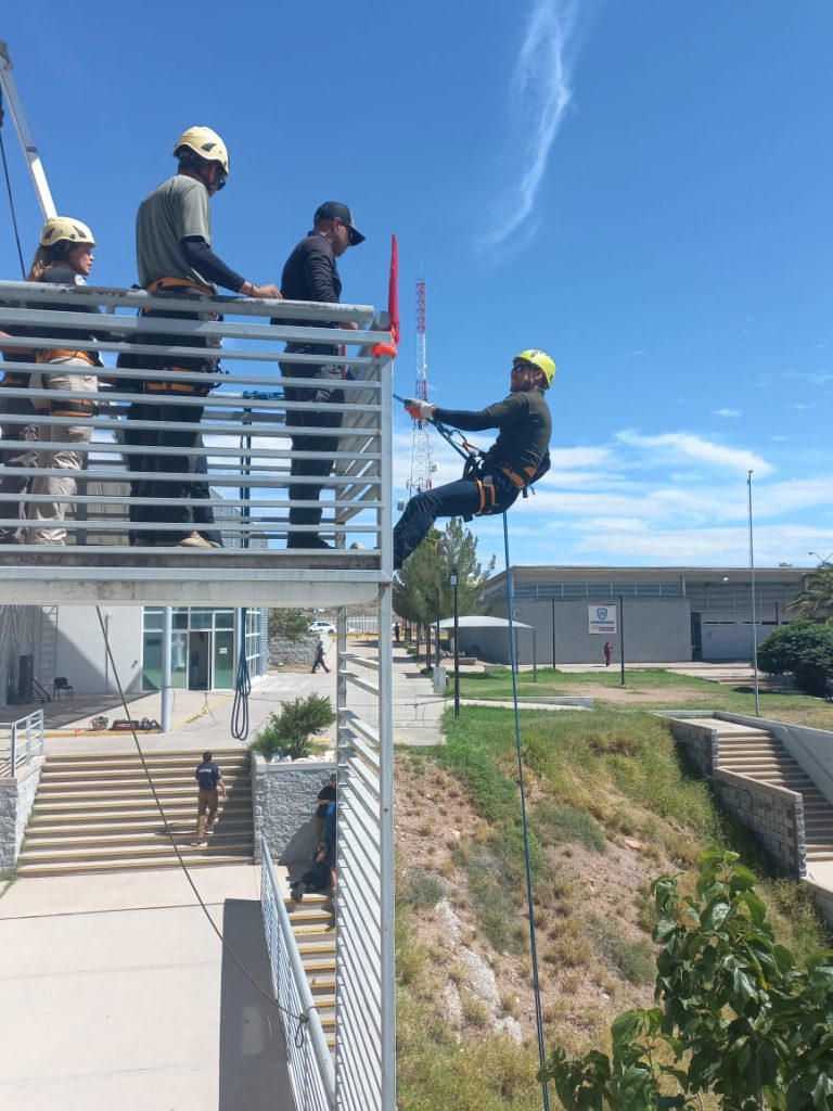 Capacita SSPE a elementos de la Policía Municipal en rescate vertical