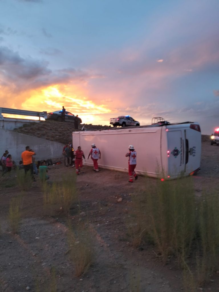 Apoya URGE en traslado de lesionados por accidente en carretera libre Camargo-Delicias