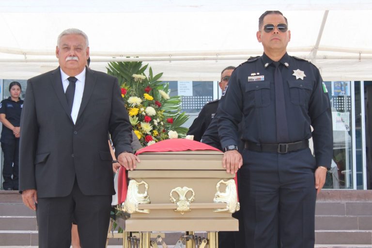 Despiden decenas al Comandante Antonio Solís