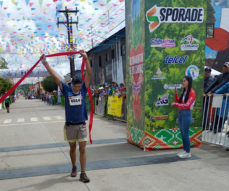 Se corona el rarámuri José Eliezer Arcubia en los 63 K del Ultramaratón de los Cañones