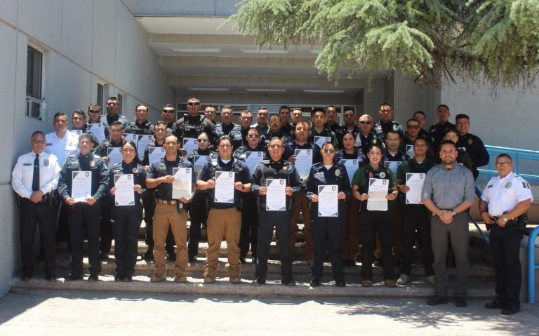 Premian a 53 policías municipales con bono económico por actividades de alto impacto social