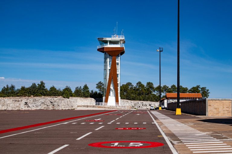 Anuncian vacantes para trabajar en el Aeropuerto Barrancas del Cobre