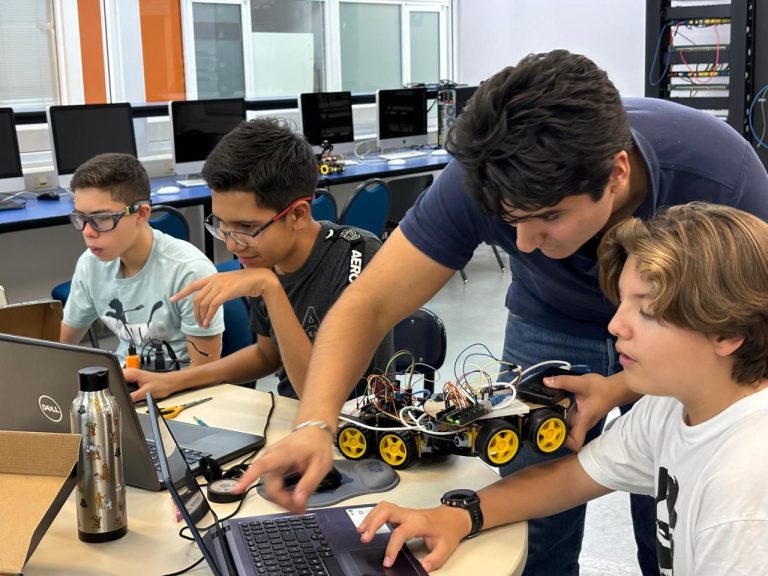 Realiza la UACH curso de verano “Robótica SANDEV”