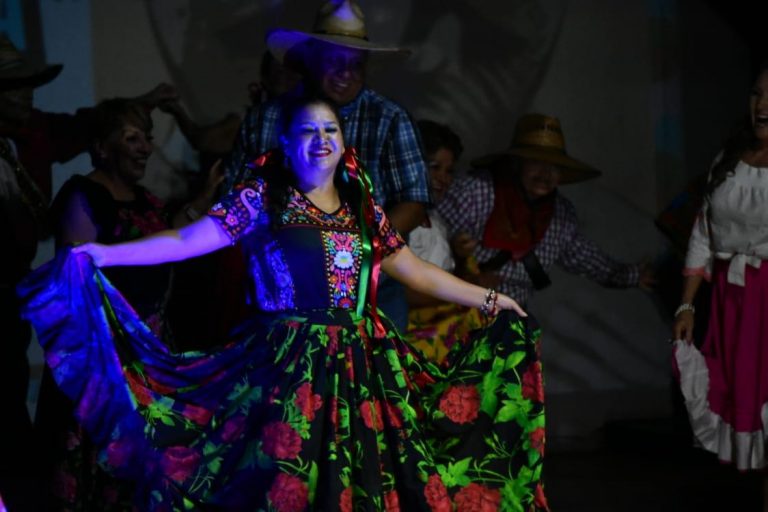 Rotundo éxito de «Cuadros Revolucionarios»