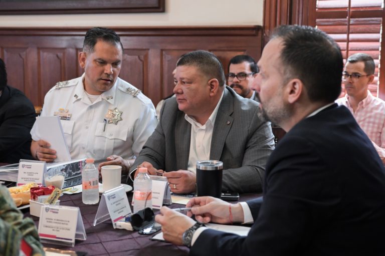 Acuden autoridades a sesión de la Mesa de Seguridad en Palacio de Gobierno