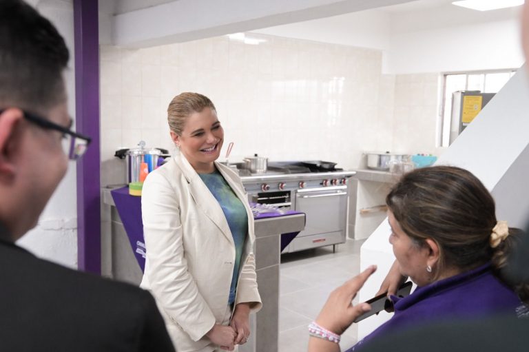 Reinaugura Maru Campos el Centro Comunitario de la colonia Madera 65