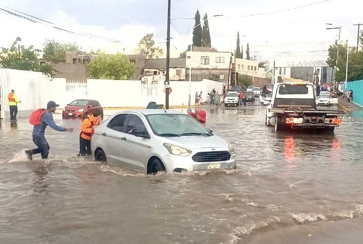 Atienden daños por fuertes lluvias