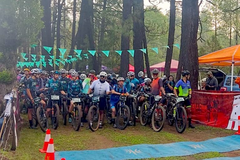 Participan 250 ciclistas en la carrera “Chinaca Adventure en Madera”