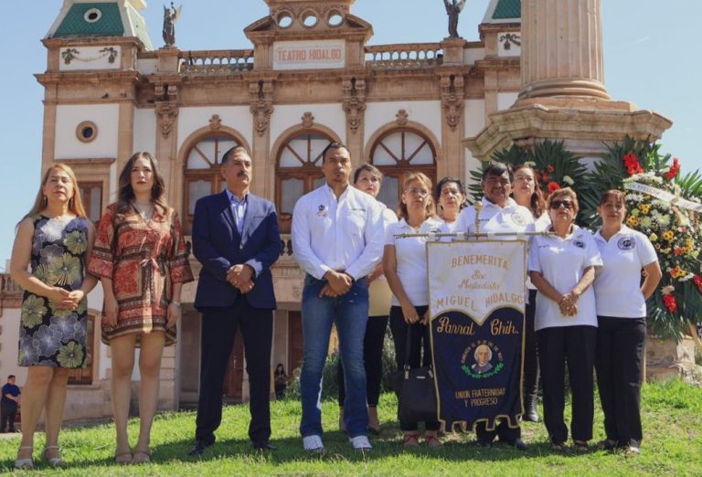 Encabeza Alcalde Peña la guardia de honor al Padre de la Patria