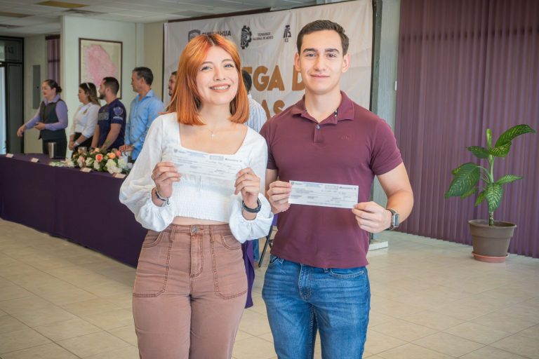 Apoya Estado con becas a más de 100 estudiantes del Tecnológico de Nuevo Casas Grandes