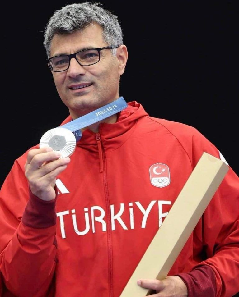 Sorprende tirador improvisado que gana plata en París