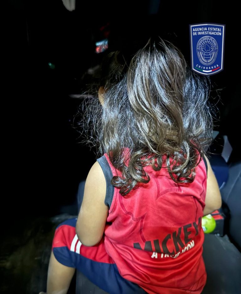 Encuentran a niña cerca de muro fronterizo