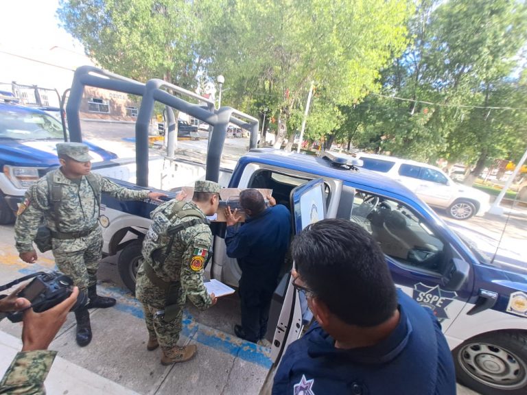 Desarman a policías de Valle de Zaragoza