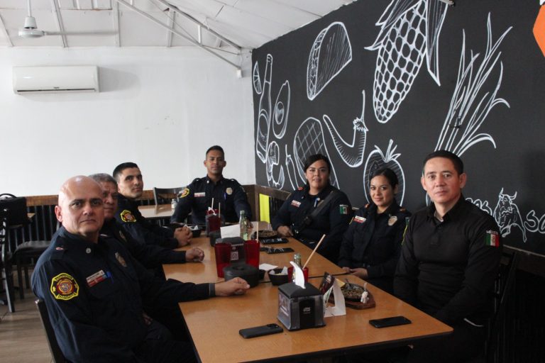 Convive director de Seguridad Pública con finalistas del “Bombero del Año”