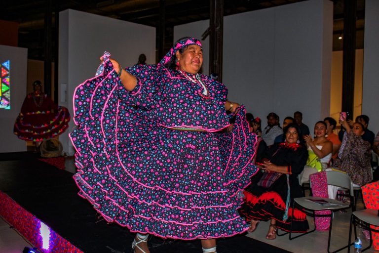 Realizan pasarela “Lo Rarámuri está de moda” en el Museo Casa Redonda
