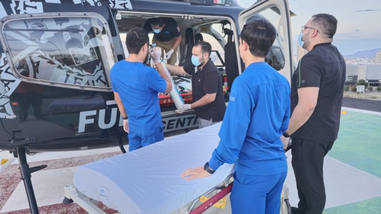 Realiza Estado traslado de emergencia tras accidente carretero en Casas Grandes
