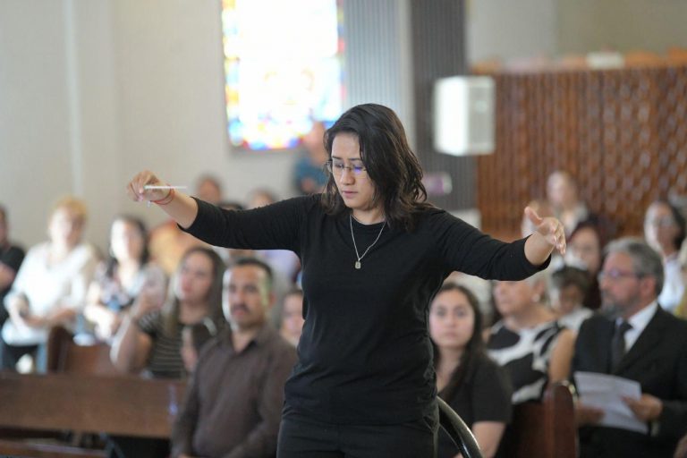 Presenta OSUACH Concierto de Gala en la catedral de Ciudad Madera, Chihuahua